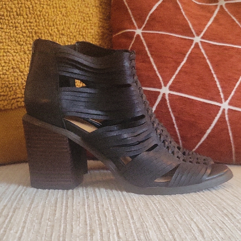 Lucky Brand Size 7.5 Black Cage Heeled Booties
